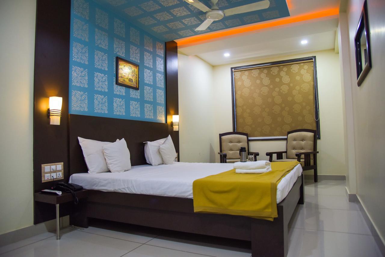 Hotel Tulsi Residency Бгудж Екстер'єр фото