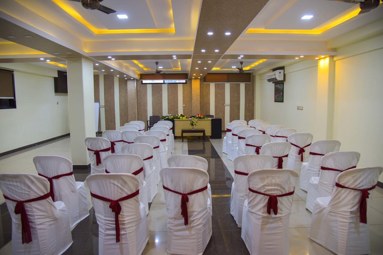 Hotel Tulsi Residency Бгудж Екстер'єр фото