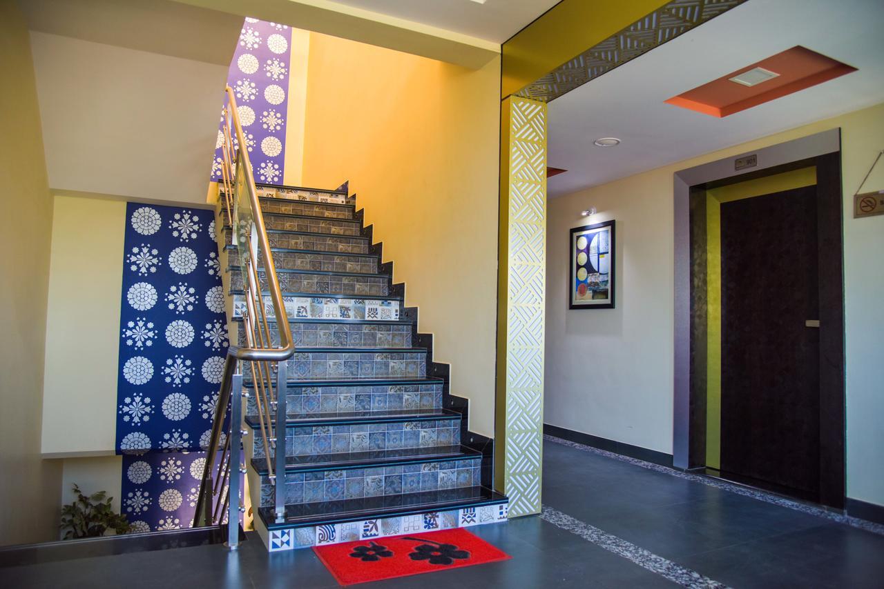 Hotel Tulsi Residency Бгудж Екстер'єр фото