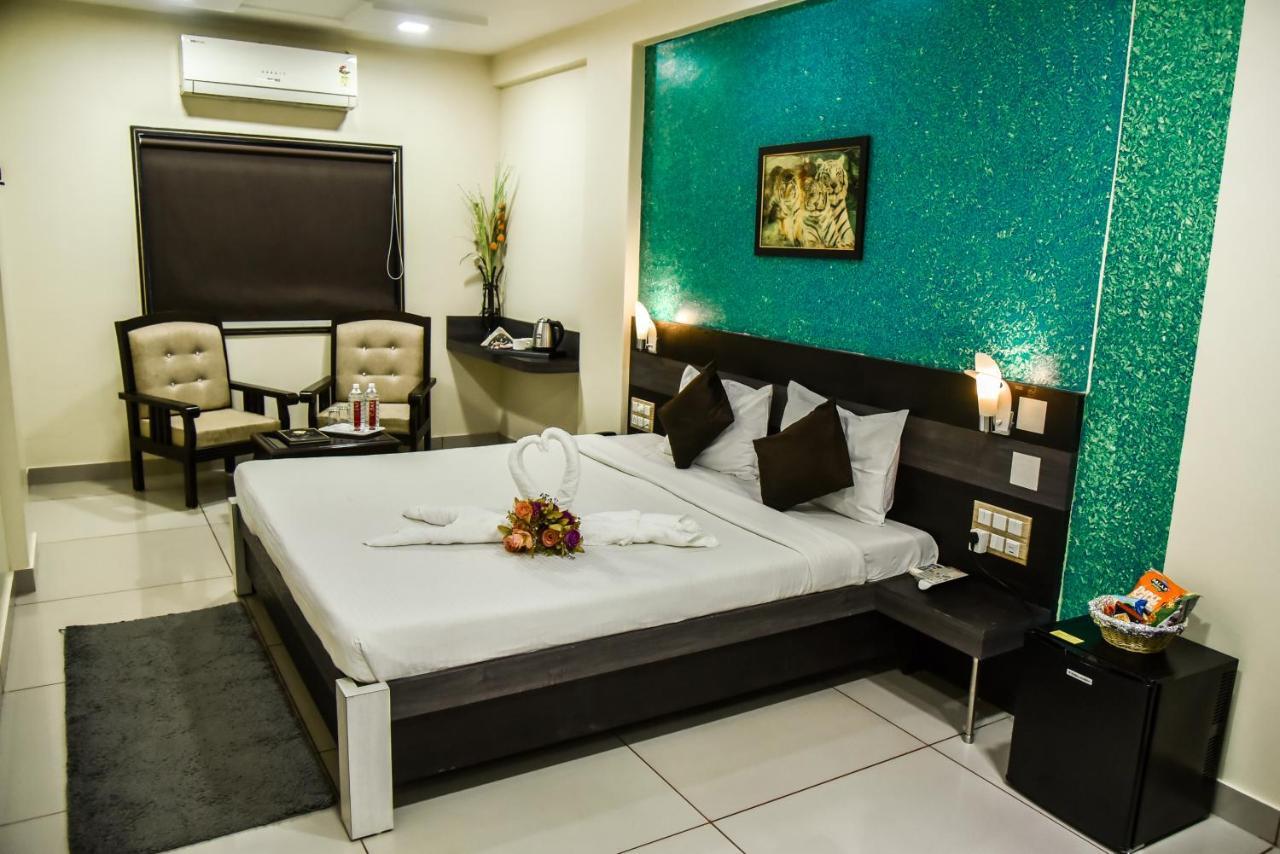 Hotel Tulsi Residency Бгудж Екстер'єр фото