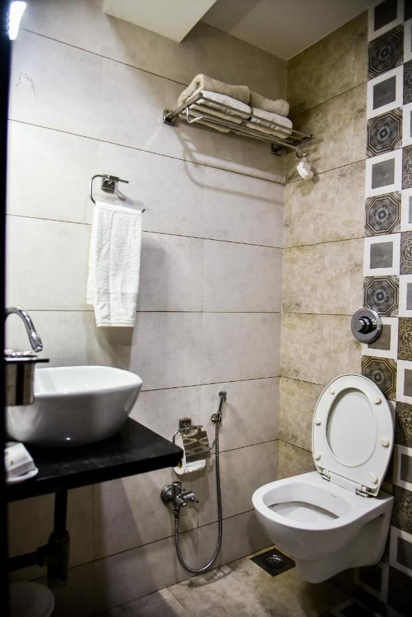 Hotel Tulsi Residency Бгудж Екстер'єр фото