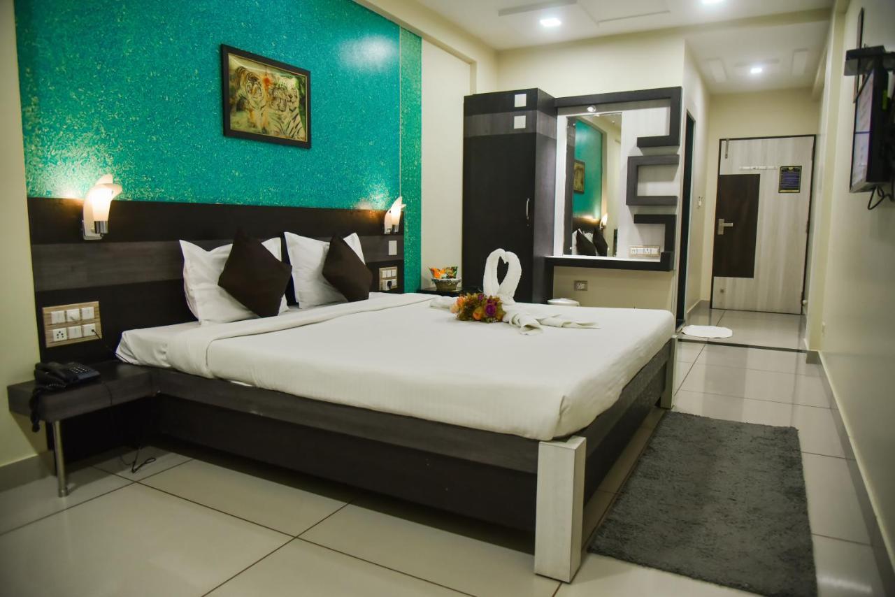 Hotel Tulsi Residency Бгудж Екстер'єр фото