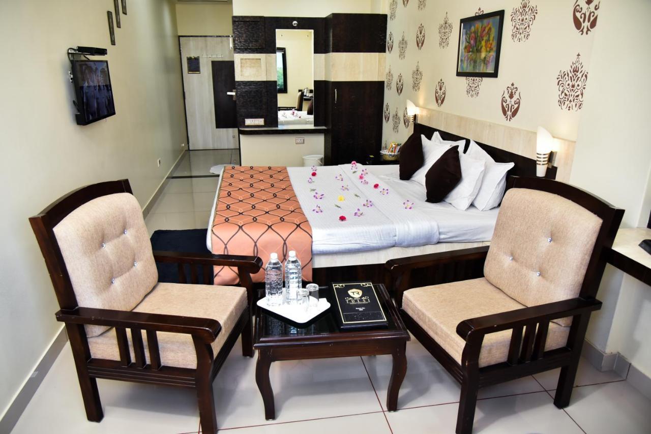 Hotel Tulsi Residency Бгудж Екстер'єр фото