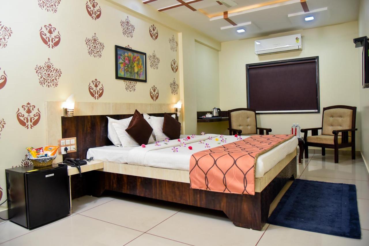 Hotel Tulsi Residency Бгудж Екстер'єр фото
