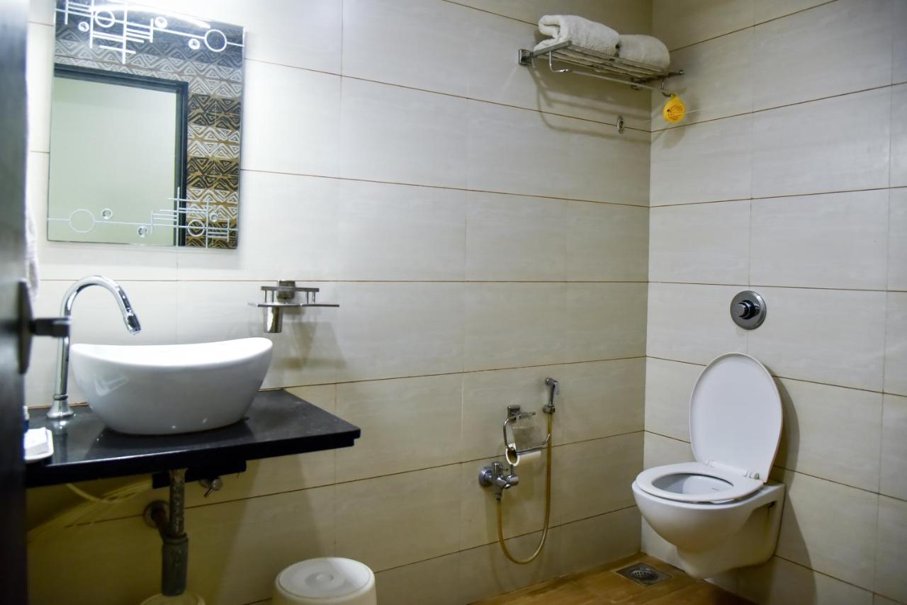 Hotel Tulsi Residency Бгудж Екстер'єр фото